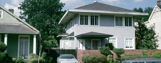 Memphis, Tennessee, USA, 1984. Suburb with single-family homes and parked cars in Memphis.