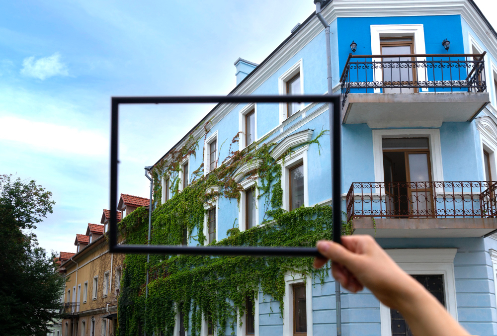 Framing landscape while traveling