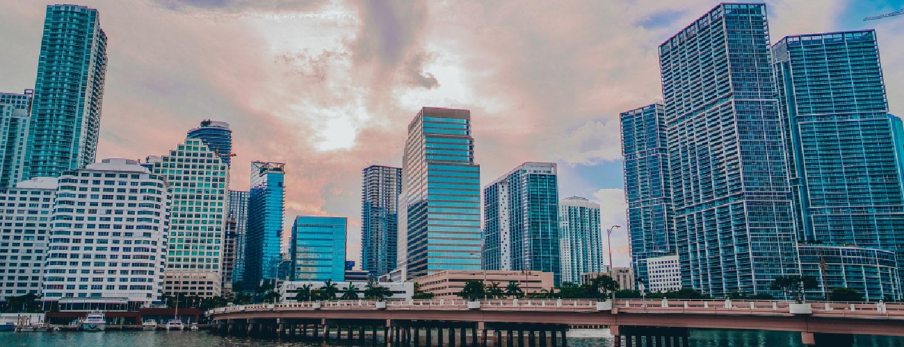grok-image-ab52af73-db30-483b-82be-a63ed86fc5e0 Cityscape with a bridge and skylines in brickell key park miami usa
